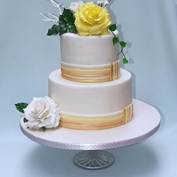 Whitish Yellow Rose Cake Whitish Yellow Rose Cake
