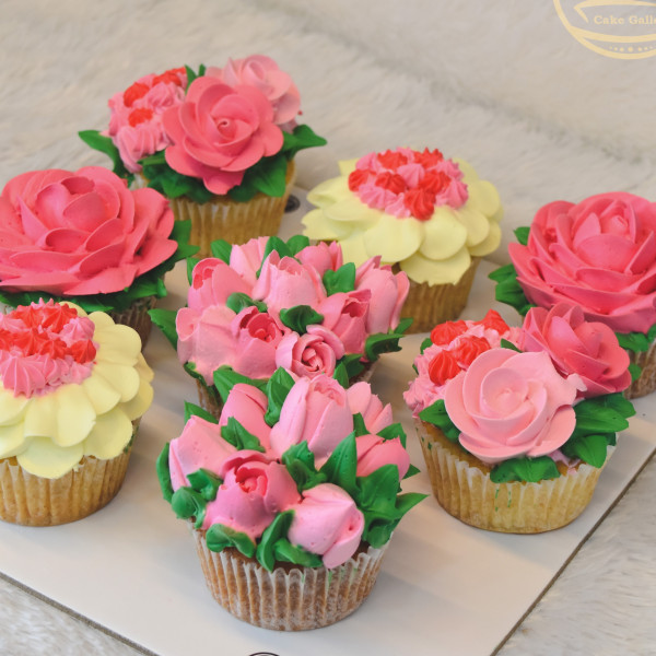 FLOWER DESIGN CUP CAKE