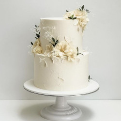 Smooth wedding cake