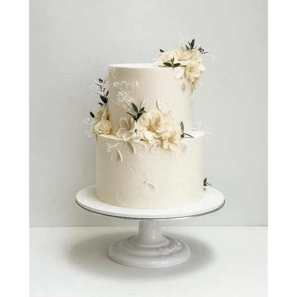 Smooth wedding cake